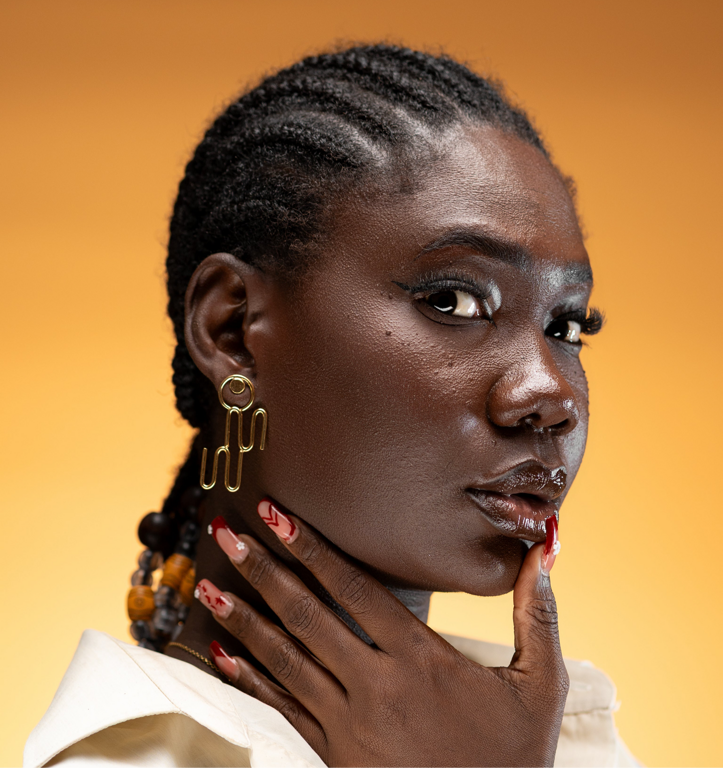 Boucles d’oreille N – Nom
