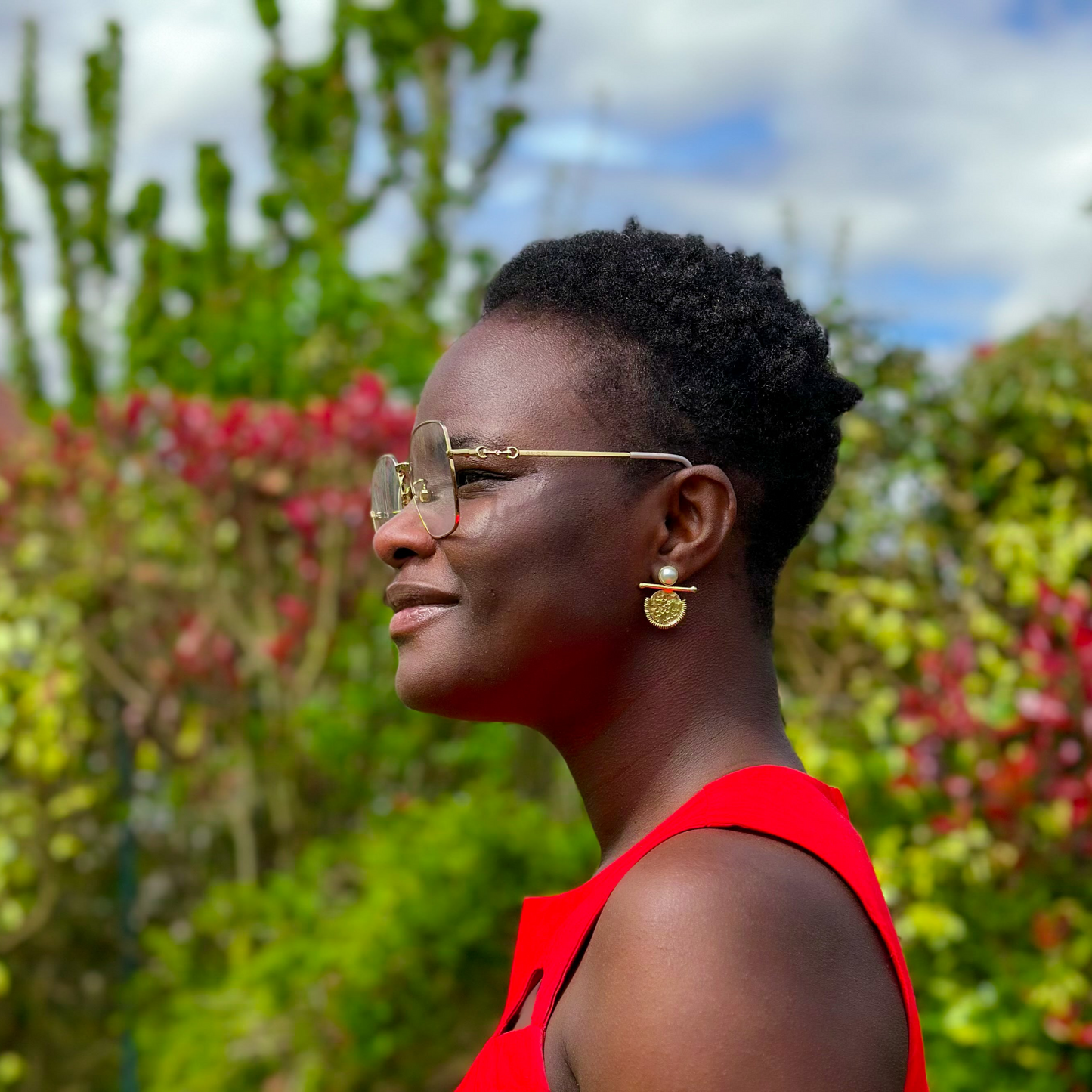 Boucles d’oreille en bronze Malaïka avec des perles blanches