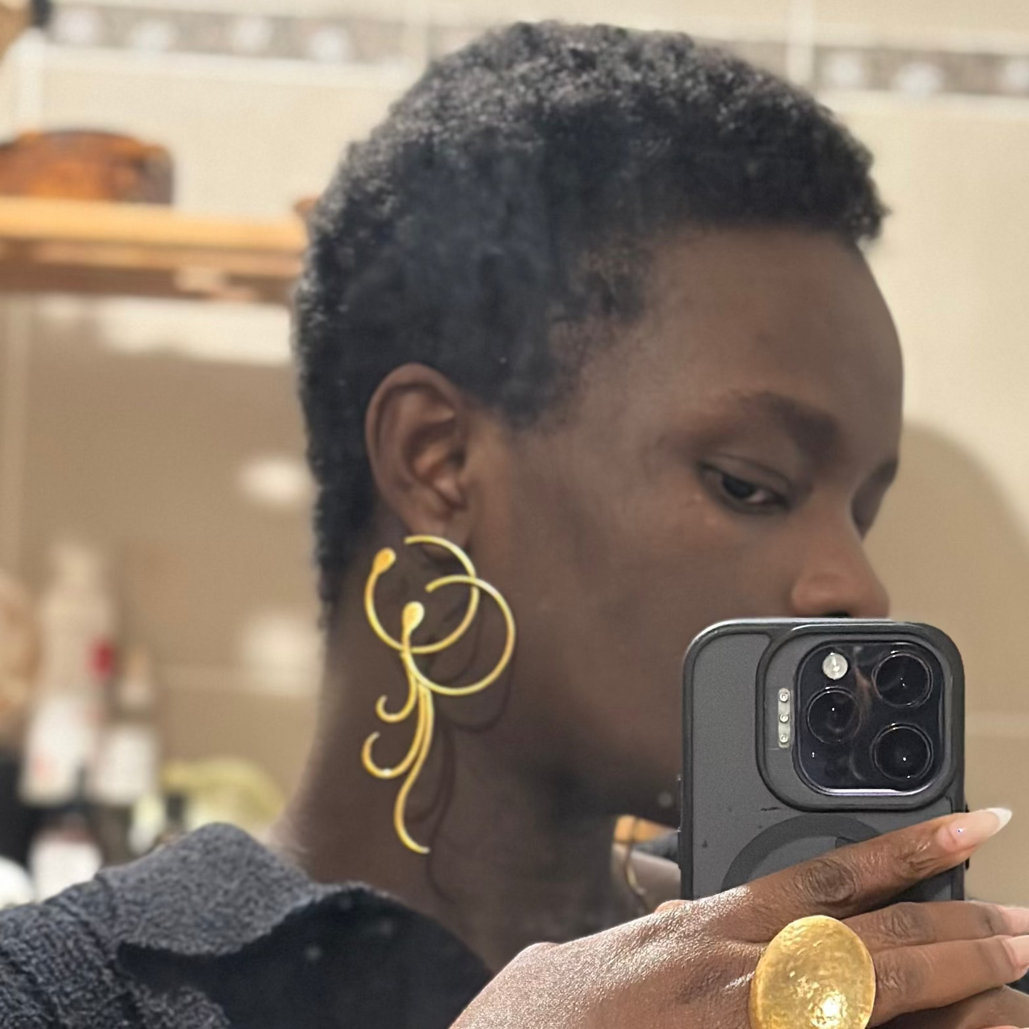 Boucle d'oreille en Bronze A pour ancrée