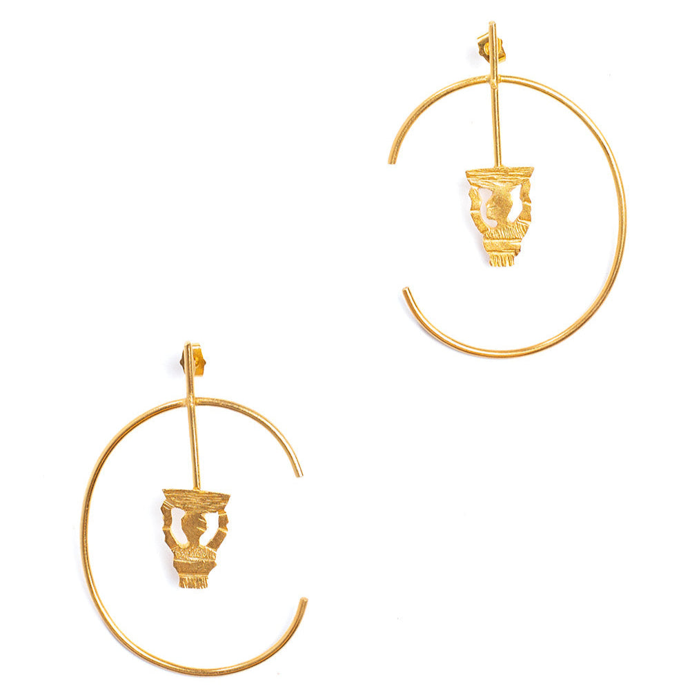 Boucles d'oreille Ndew femme porteuse