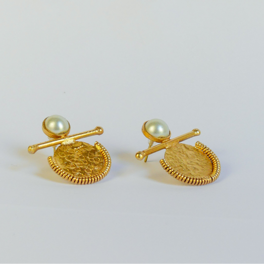 Boucles d’oreille en bronze perles blanches