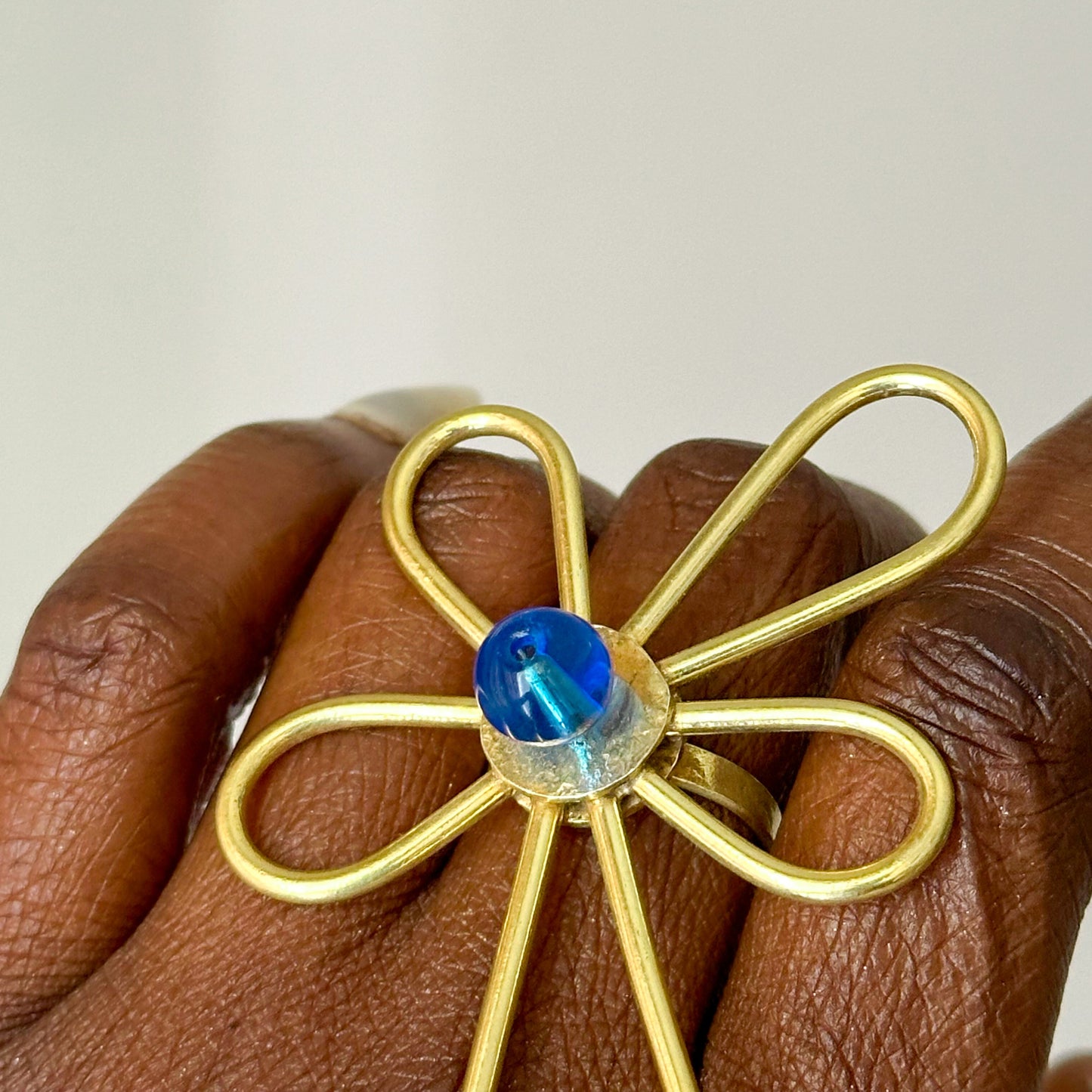 Bague Ethnique en Bronze Whévo avec perle Noire