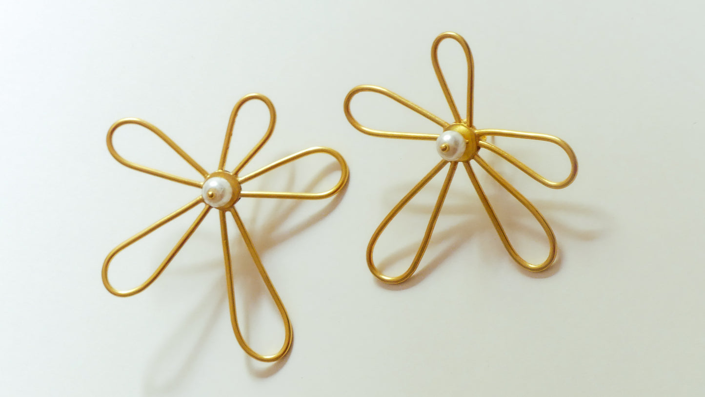 Boucles d'oreille en Bronze Whévo perles blanches