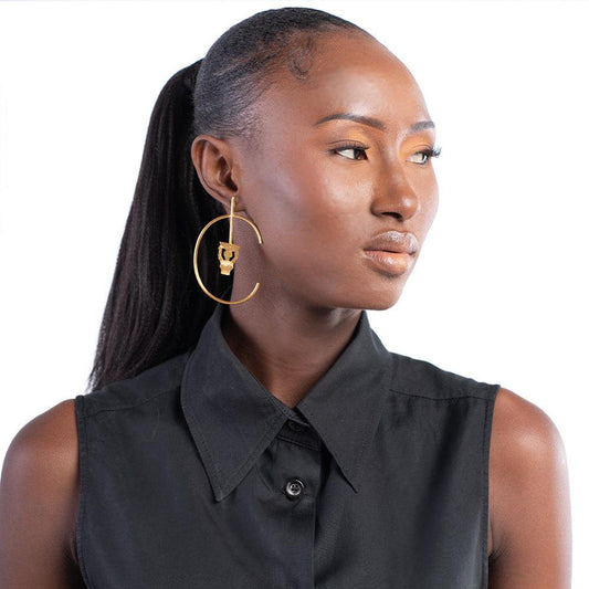 Boucles d'oreille Ndew femme porteuse